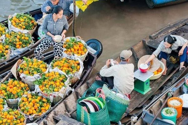 Cai Be floating market - Vietnam School Trip