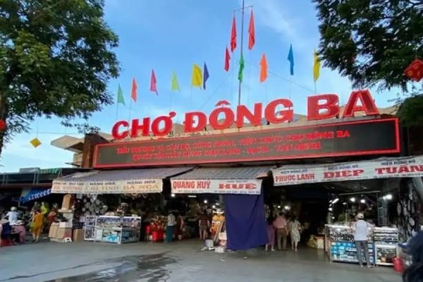 Dong Ba market - Vietnam Student Budget Trip