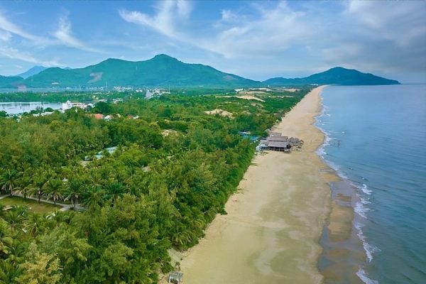 Lang Co Beach -Vietnam Art Tour