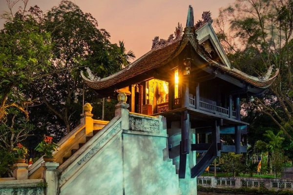 One Pillar Pagoda - Vietnam Art Tour