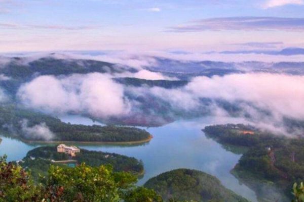 Pinhatt Mountain Trailhead - Vietnam School Trip