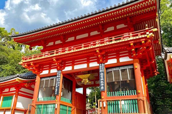 Yasaka Shrine -Japan school tours